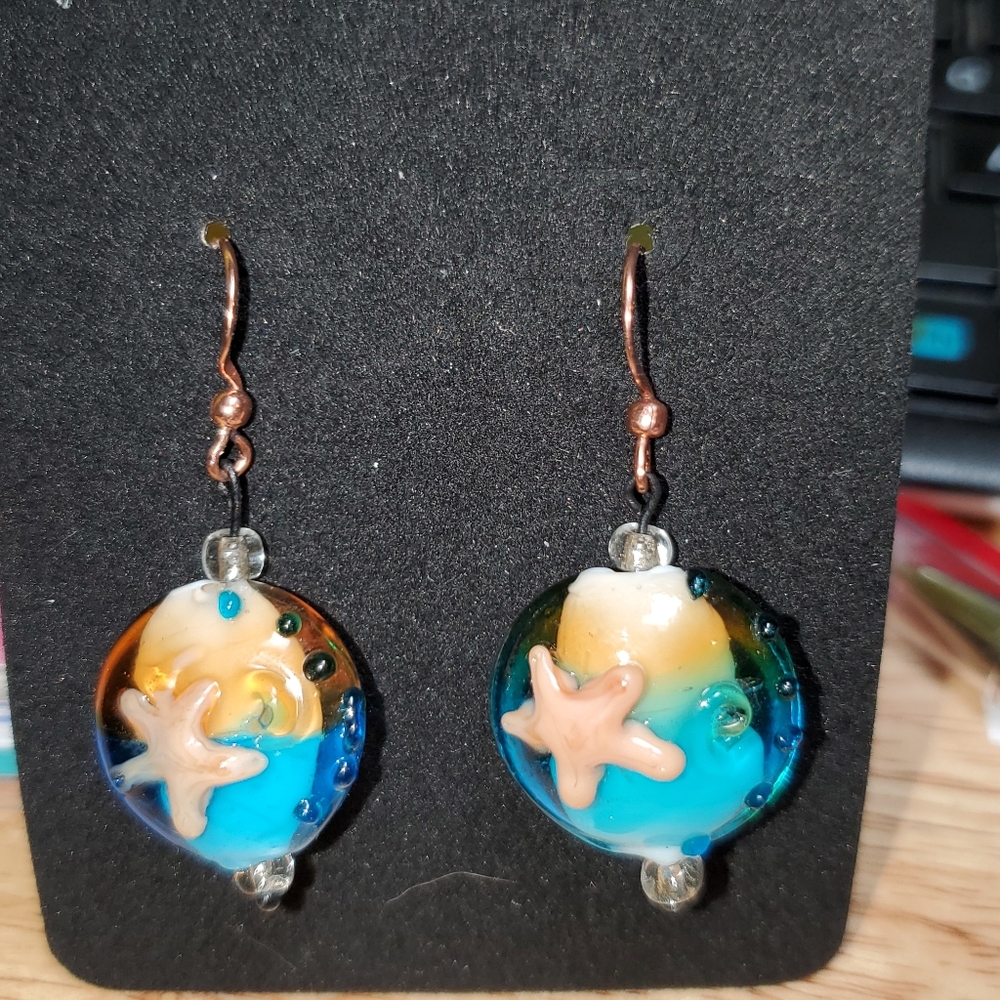 Glass bead with starfish - NWOT